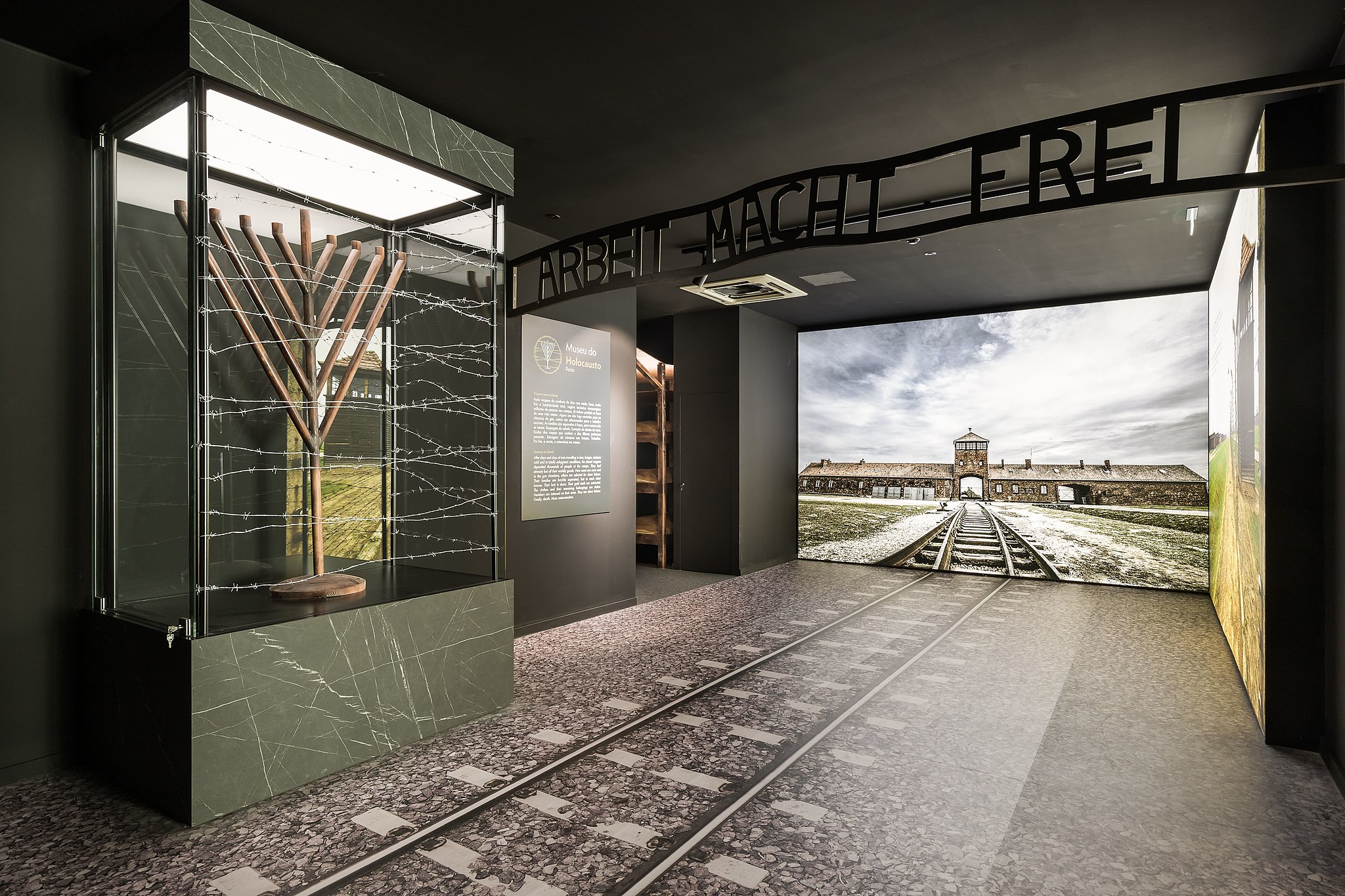 Interior do Museu do Holocausto do Porto em Portugal