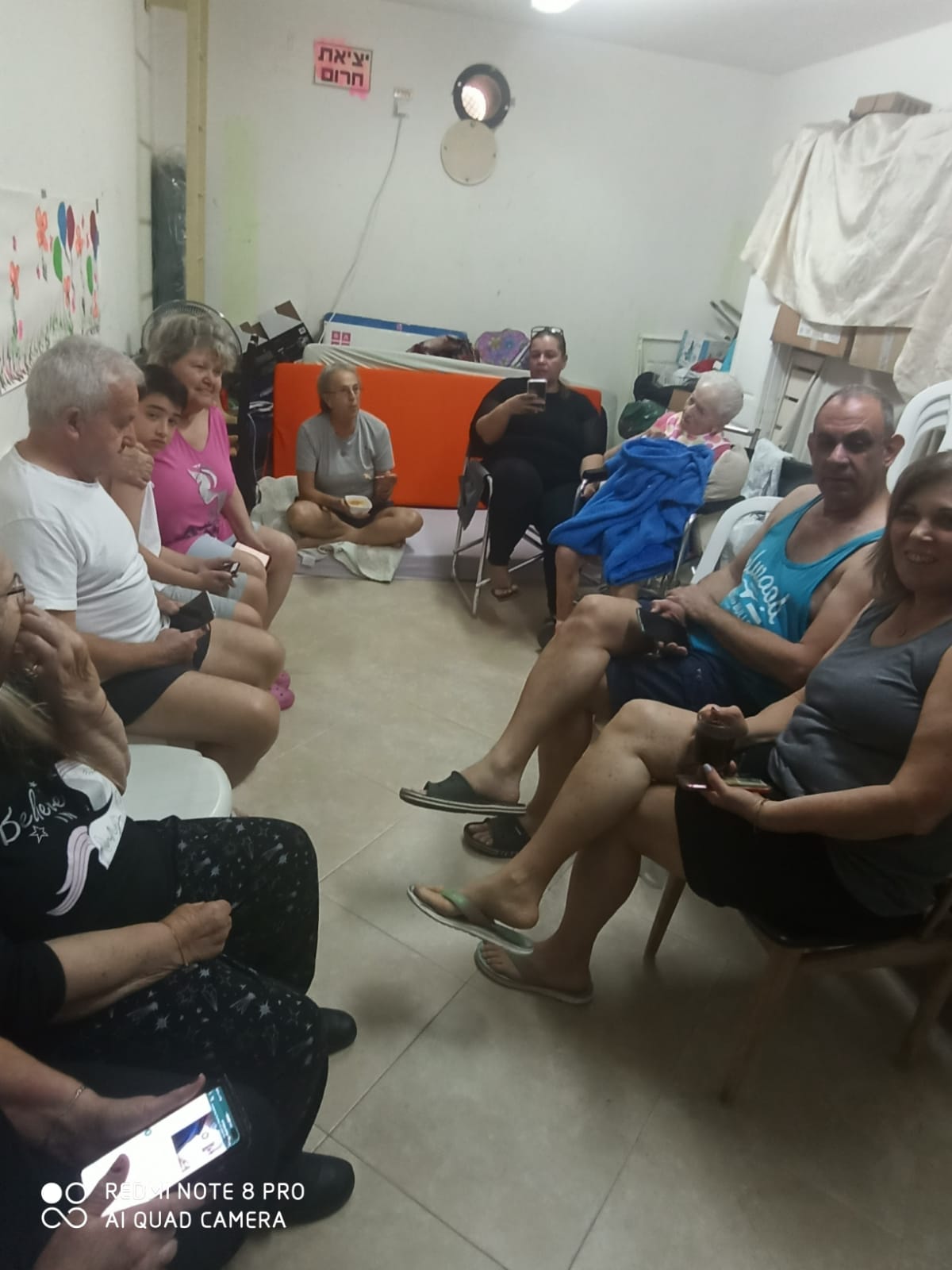 Muita gente no interior das cidades alvo em Israel está passando dias dentro dos abrigos antifoguetes-