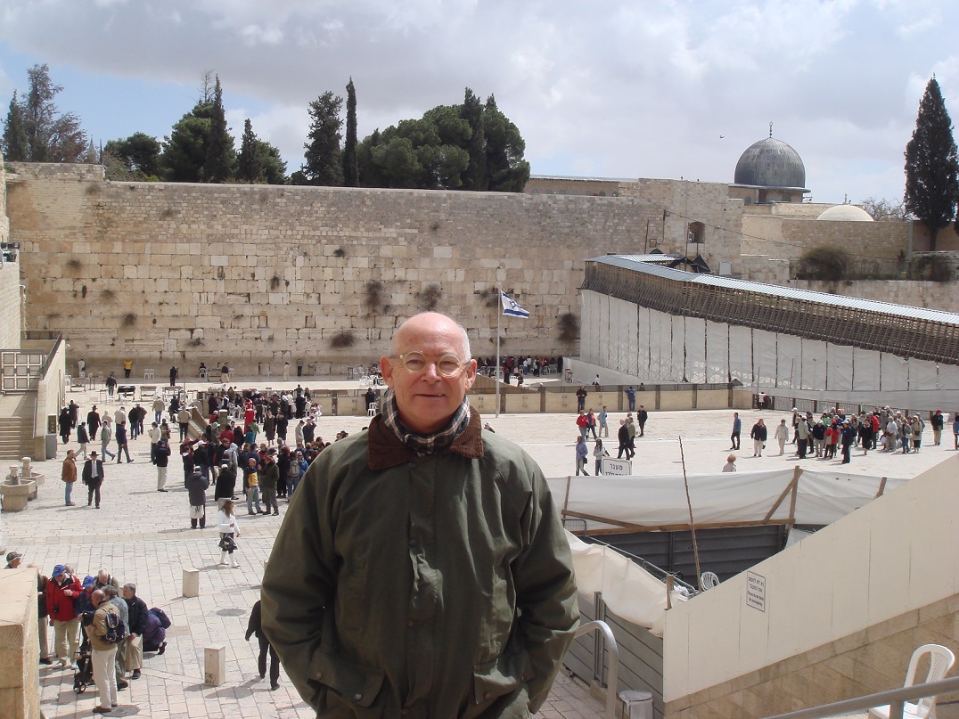 Ronaldo Gomlevsky em frente ao Muro das Lamentações em Jerusalém, Israel