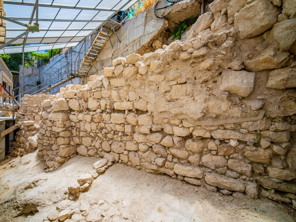 imagem de prte do muro encontrado por arqueologos em Jerusalem
